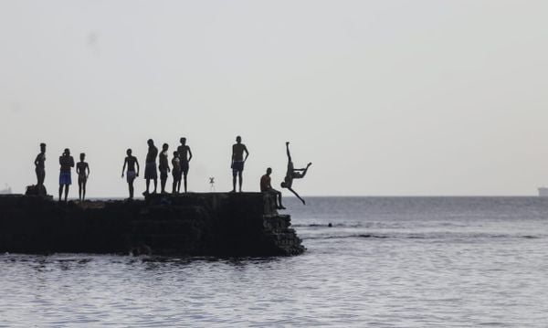 Porto da Barra é ponto de encontro para quem busca se refrescar na capital por Marina Silva/CORREIO