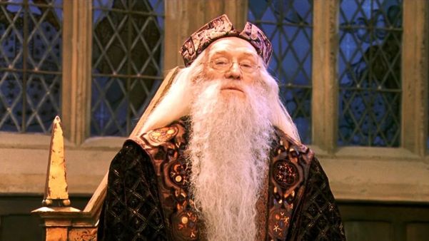 Richard Harris foi Dumbledore nos dois primeiros filmes da franquia Harry Potter