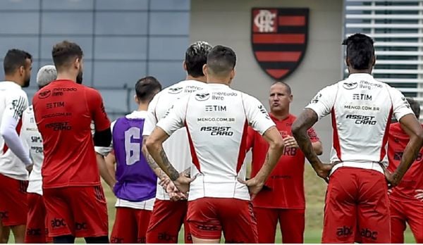 Técnico interino comandou o último treino do Flamengo antes de pegar o Bahia