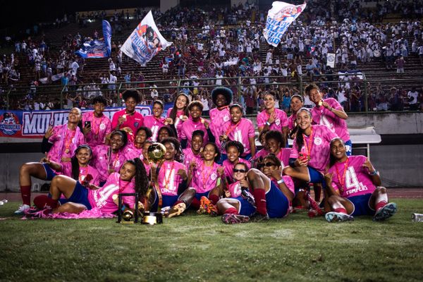 Jogadoras do Bahia comemoram o tetra