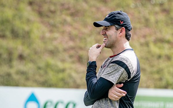 O Vitória, do técnico Léo Condé, tem 95,5% de chance de acesso à Série A