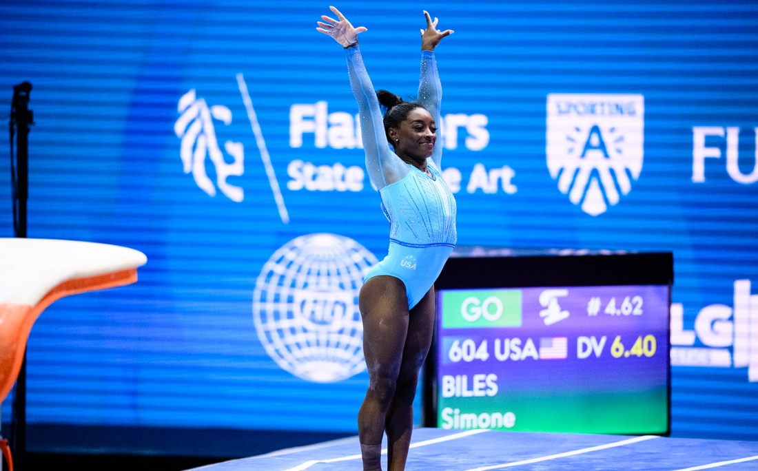 Simone Biles dá show, repete salto perfeito e lidera o Mundial de ginástica  artística, Farol