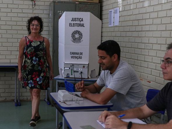 Imagem - Pode usar broche, camiseta e celular? Veja o que é permitido e proibido no dia de votar