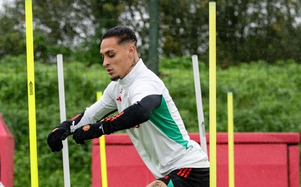 Antony em treino do Manchester United no último domingo (1º)