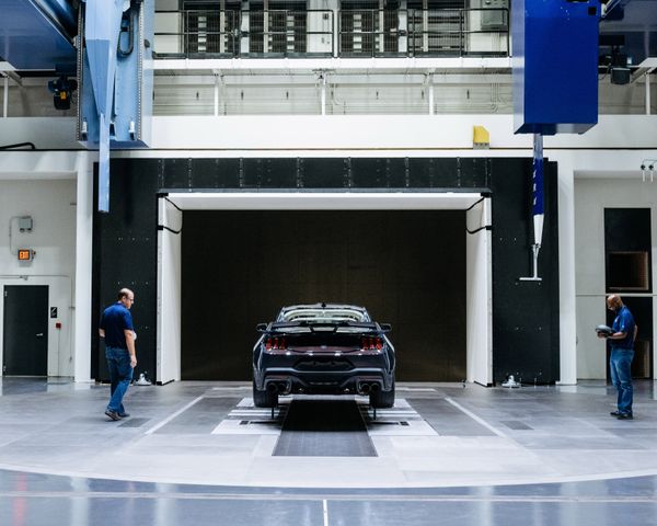 Os engenheiros preparam uma avaliação aerodinâmica