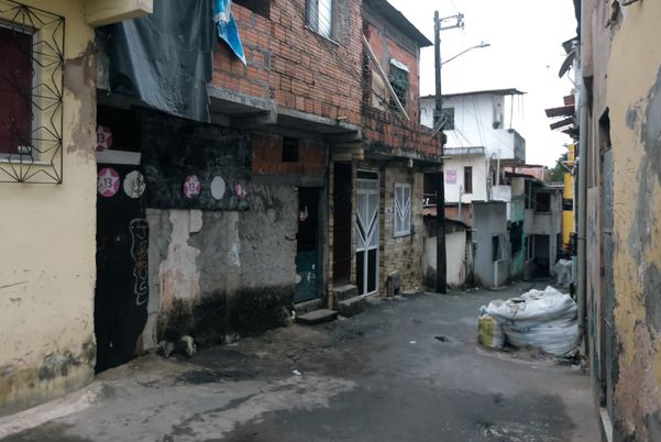 Rua da casa de família atacada a tiros em Mata Escura