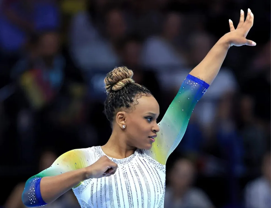 Rebeca Andrade supera Simone Biles e conquista o ouro no salto no