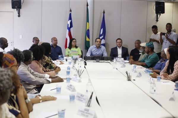 Novos membros na cerimônia do termo de posse