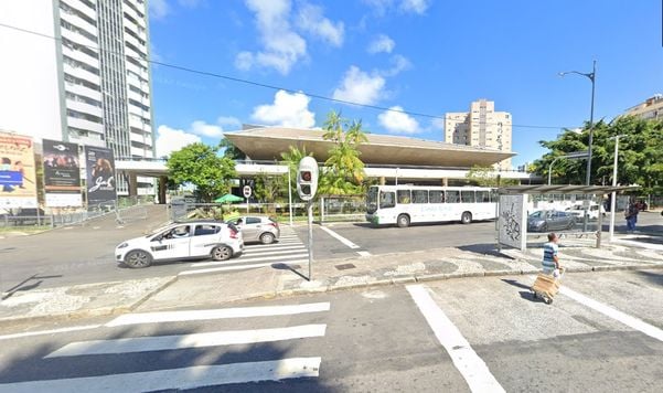 O primeiro decreto nº 24.218 determina a desapropriação de uma área de 1.284,84 m², situada no Largo do Campo Grande. por Reprodução/Google Street View