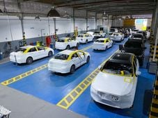 Imagem - Pistola ou fuzil: veja quais armamentos não perfuram um carro blindado