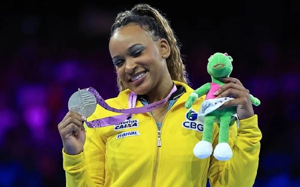 Rebeca Andrade conquistou a prata no Mundial de ginástica por Ricardo Bufolin/CBG