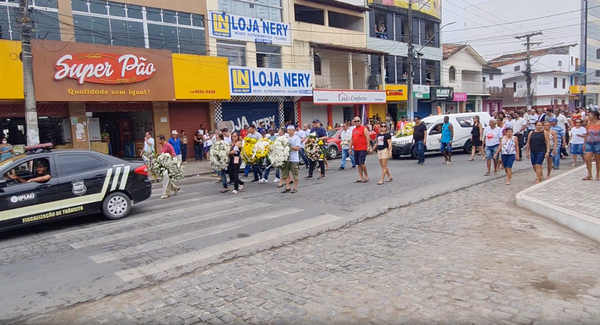 Corpo do médico seguiu para cemitério