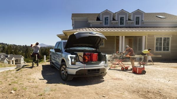 Com motores instalados nos eixos, sobra espaço para um bagageiro dianteiro na F-150 Lightning