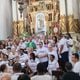 Imagem - Fiéis da irmandade do Bonfim fazem manifestação em apoio ao padre Edson