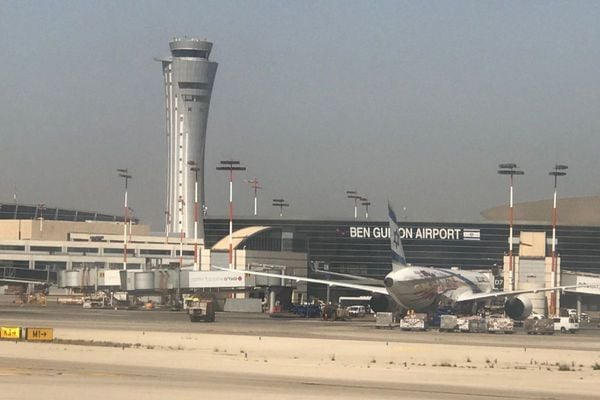 Vista externa do Aeroporto Internacional Ben Gurion, em Israel. Está localizado entre Tel Aviv e Jerusalém.