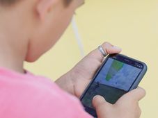 Imagem - Plataformas vão ter que trocar autodeclaração de idade por meio mais rígido sob pena de bloqueio no país