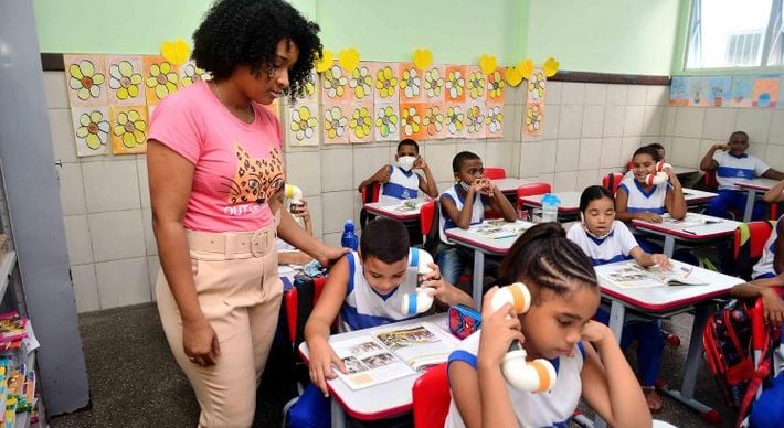 Imagem - Cerca de 32 mil professores estaduais ainda não receberam o reajuste do piso