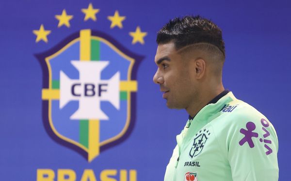 MEIO-CAMPISTA: Casemiro (Manchester United) por Vitor Silva/CBF