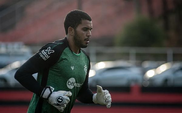 Goleiro Lucas Arcanjo em treino do Vitória por Victor Ferreira/EC Vitória