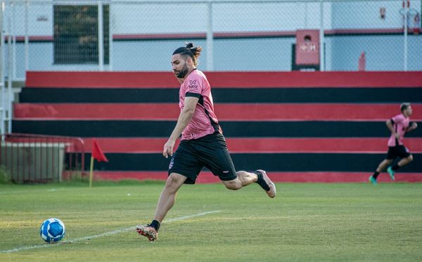 Léo Gamalho é o artilheiro do Vitória na Série B, com oito gols
