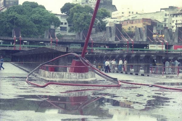 Cabo de aço que sustenta a parte de cima da Estação da Lapa se rompeu em 12 de abril de 1999 