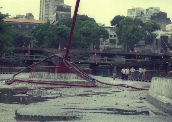 Cabo de aço que sustenta a parte de cima da Estação da Lapa se rompeu em 12 de abril de 1999 