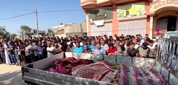 Palestinos sem comida e água lotam sul de Gaza; Egito barra fuga massiva por Reprodução