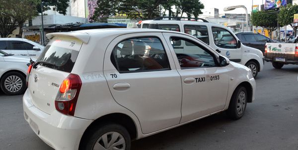 Taxistas precisam regularizar situação  por  Izinaldo Barreto/Divulgação Prefeitura FSA
