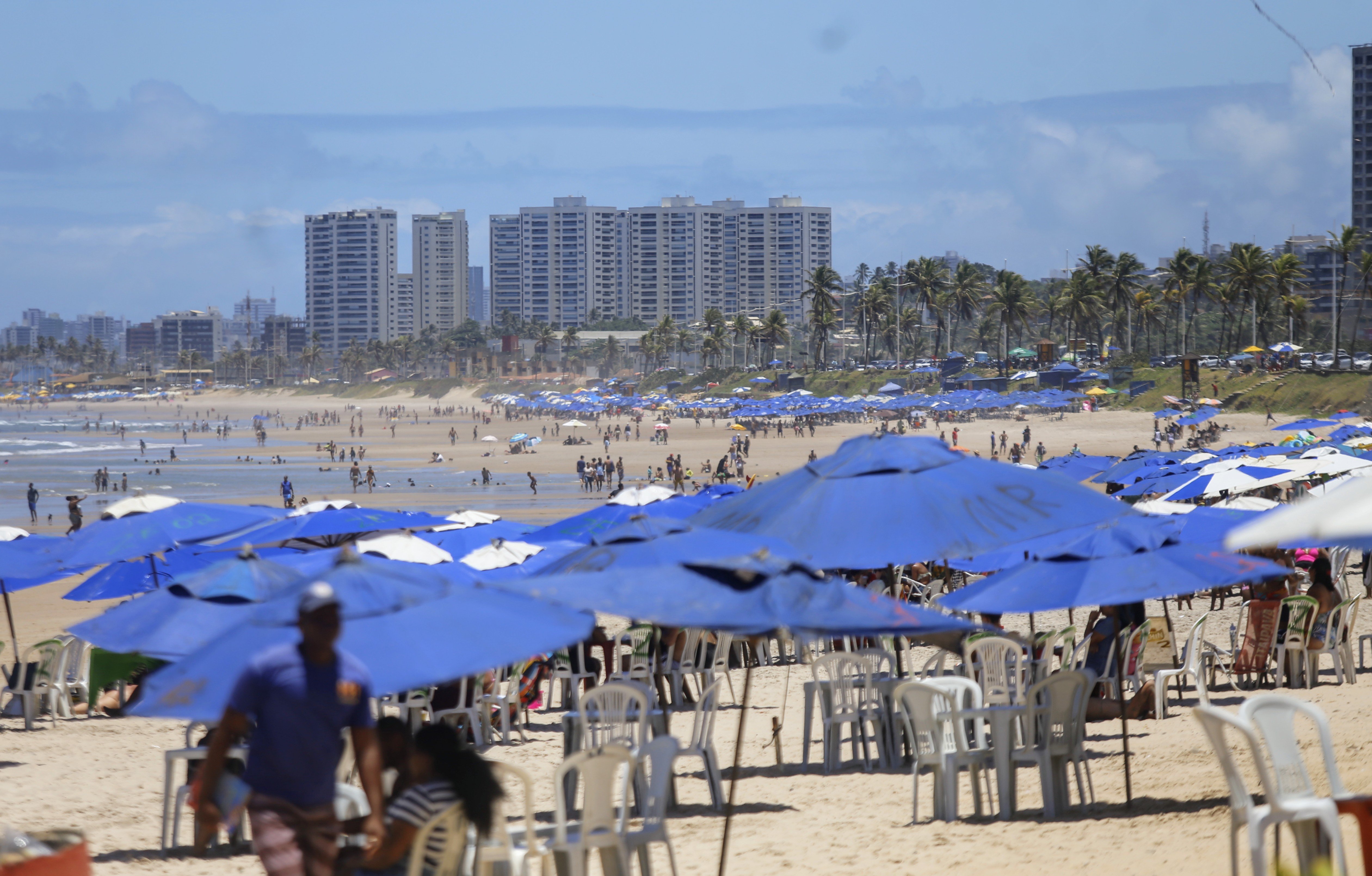 O Brasil do futebol também é o Brasil do frevo. Final de semana é sinônimo  de sol, praia e diversão. O Brasil possui um cres…