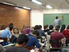 Imagem - Investigação identifica cerca de 900 milionários no programa Universidade Gratuita
