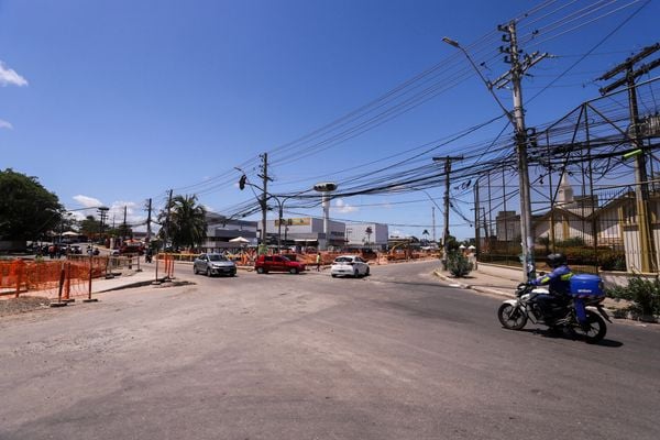 Lauro de Freitas têm trecho de trânsito interditado para obra de esgoto