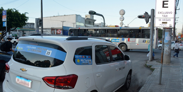Taxistas de Feira têm até sexta (20) para entregar documentação por divulgação