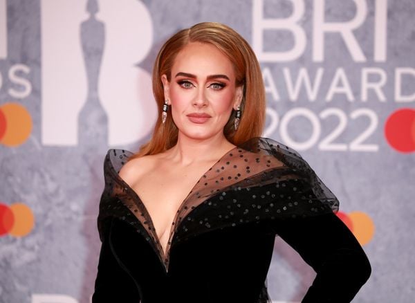 Adele revela alcoolismo e diz que está há três meses sem beber álcool