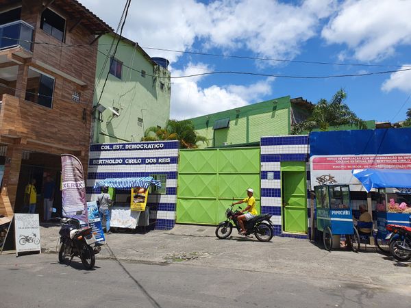 Colégio liberou parte dos alunos em Plataforma após tiroteio