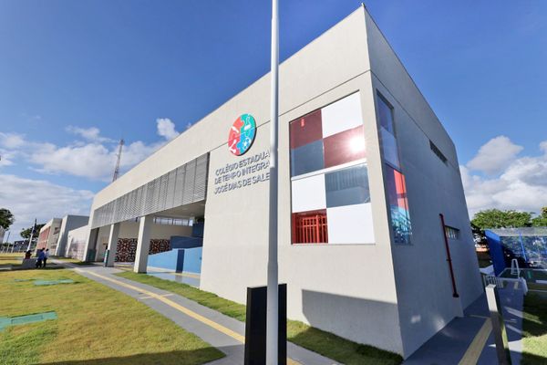 Com 36 salas de aula, a unidade escolar da rede estadual possui uma estrutura completa para a oferta do ensino 