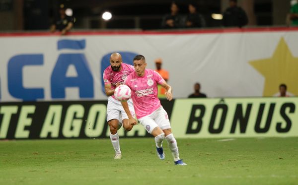 Camilo Cándido com a camisa do Bahia por Paula Fróes/CORREIO