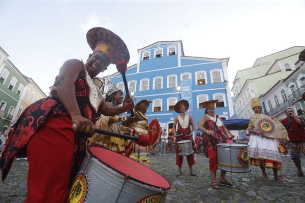 Bloco percussivo A Mulherada se apresenta como parte da programação do 'Cole no Centro', no Pelourinho por Marina Silva/CORREIO