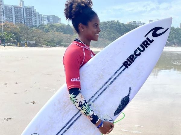 Maria Eduarda César é campeã brasileira de surfe na categoria sub-16