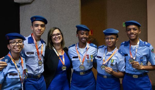 Alunos do CPM recebem medalhas da NASA pela descoberta de asteroides 