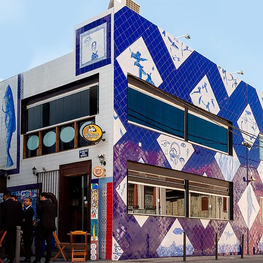 No Rio Vermelho, o Boteco do França é um clássico da boemia de Salvador, conhecido pelo ambiente descontraído, cerveja sempre gelada, petiscos generosos e pratos que fazem parte da memória afetiva da cidade. Funciona todos os dias, a partir das 12h. por Divulgação