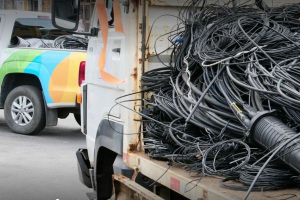 O volume de cabos irregulares retirados é 53% maior do que no mesmo período de 2022. por Divulgação