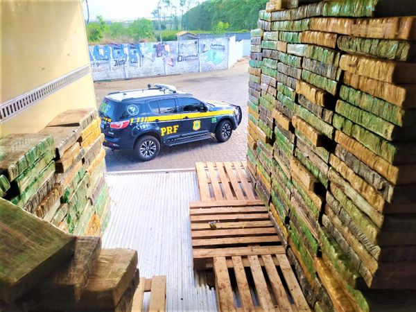 Duas toneladas de maconha foram apreendidas em Cândido Sales