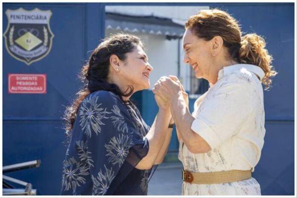  Angelina confessa que é apaixonada por Agatha 