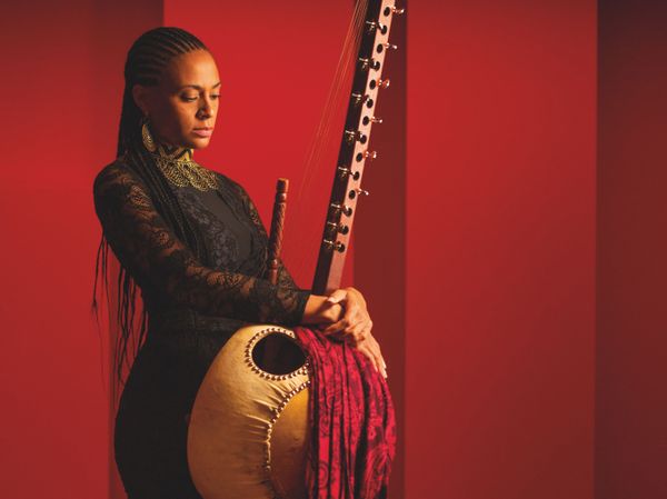 A multi-instrumentista gambiana Sona Jobarteh
