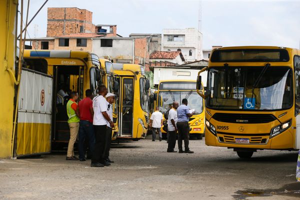 Ônibus deixam garagens após assembleias