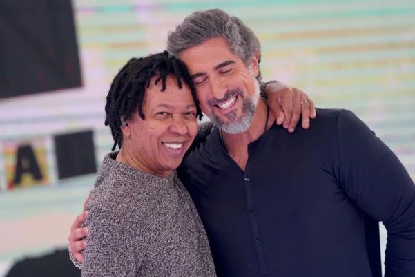 Djavan é homenageado no ‘Caldeirão’ por Marcos Mion