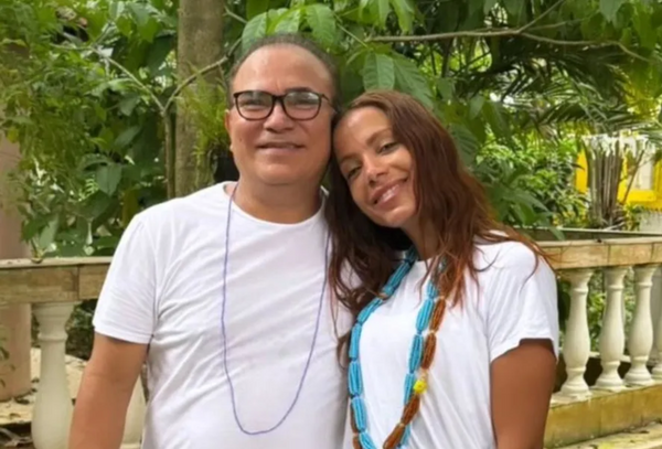 Anitta e o pai de santo