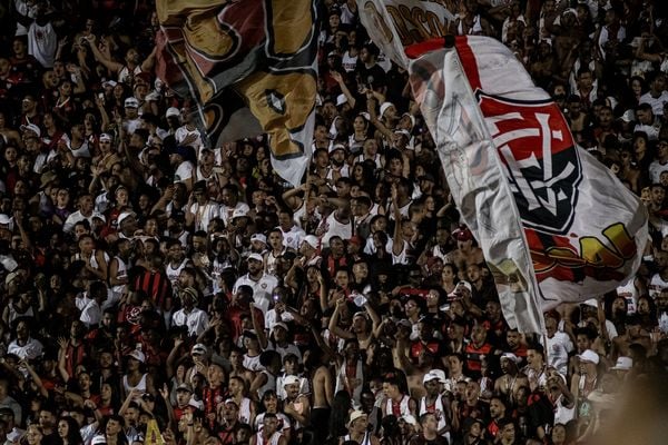 Torcida do Vitória festeja durante a Série B 2023