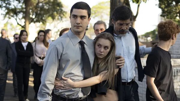 A Menina Que Matou Os Pais