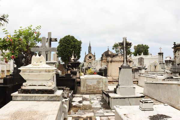 Cemitérios têm missas no Dia de Finados